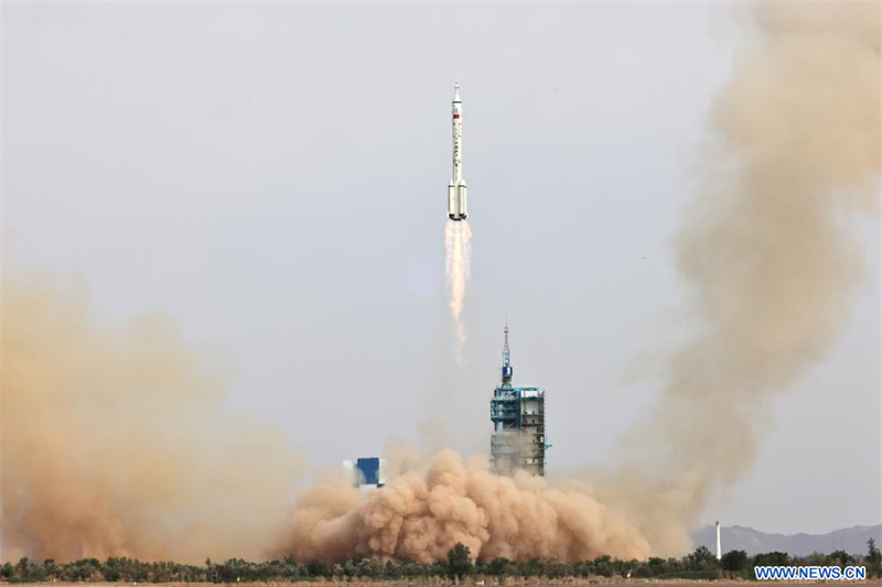 La Chine lance le vaisseau spatial habité Shenzhou-16