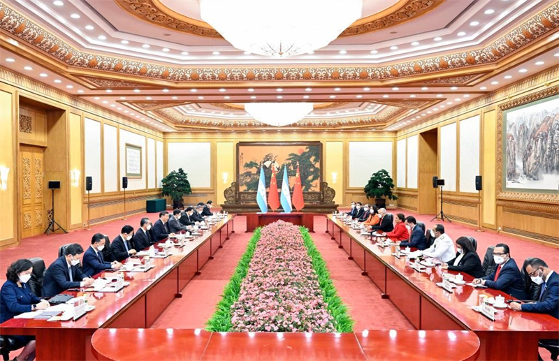 Xi et Xiomara Castro tracent la voie des relations entre la Chine et le Honduras lors d'une réunion historique