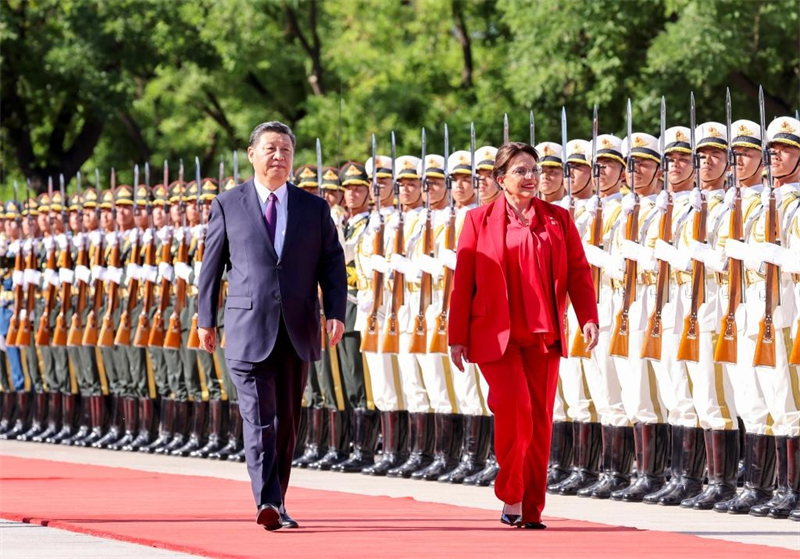 Xi et Xiomara Castro tracent la voie des relations entre la Chine et le Honduras lors d'une réunion historique