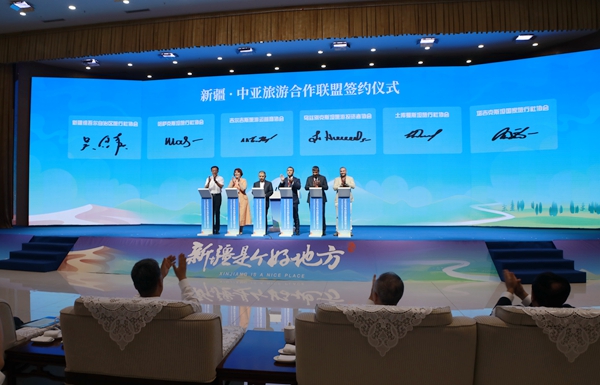La cérémonie de signature (Chen Wenjun / le quotidien du peuple en ligne)