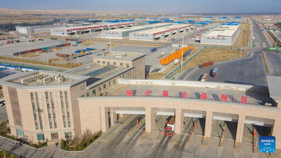 Prise de vue aérienne de la douane à Kashgar. Photo prise le 9 mars 2023. (Xinhua/Hu Huhu)