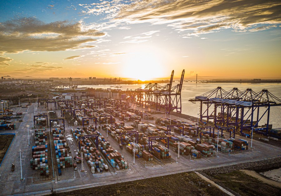 Photo aérienne prise le 26 mai 2021 montrant le port international à conteneurs de Yangpu dans la zone de développement économique de Yangpu, dans la province de Hainan (sud de la Chine). (Photo / Xinhua)