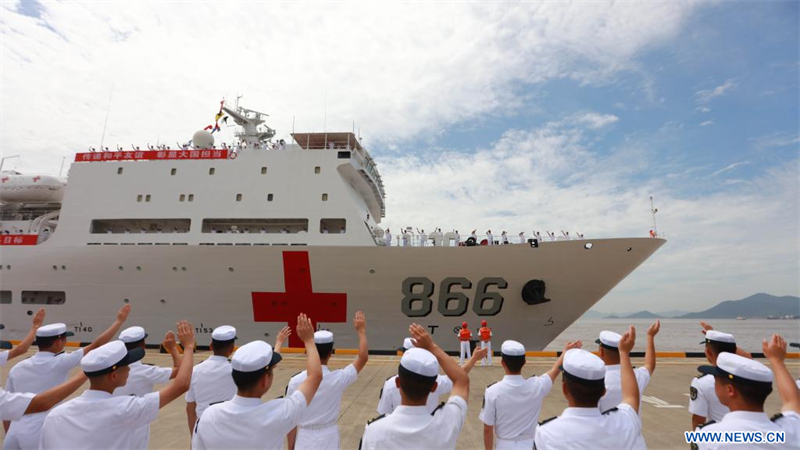 Départ d'un navire-hôpital de la marine chinoise pour une mission humanitaire