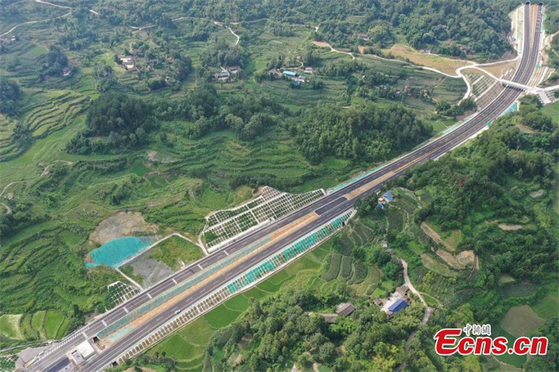 Guizhou : la voie express Deyu ouverte à la circulation