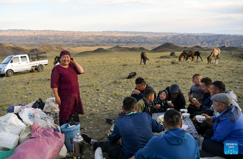 Xinjiang : Une famille nomade embrasse une vie meilleure