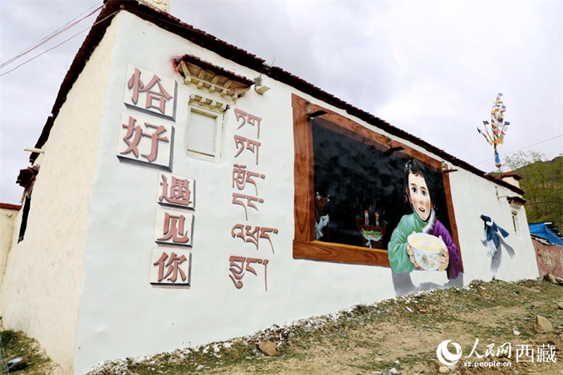 Tibet : des peintures 3D embellissent le village de Qiacun