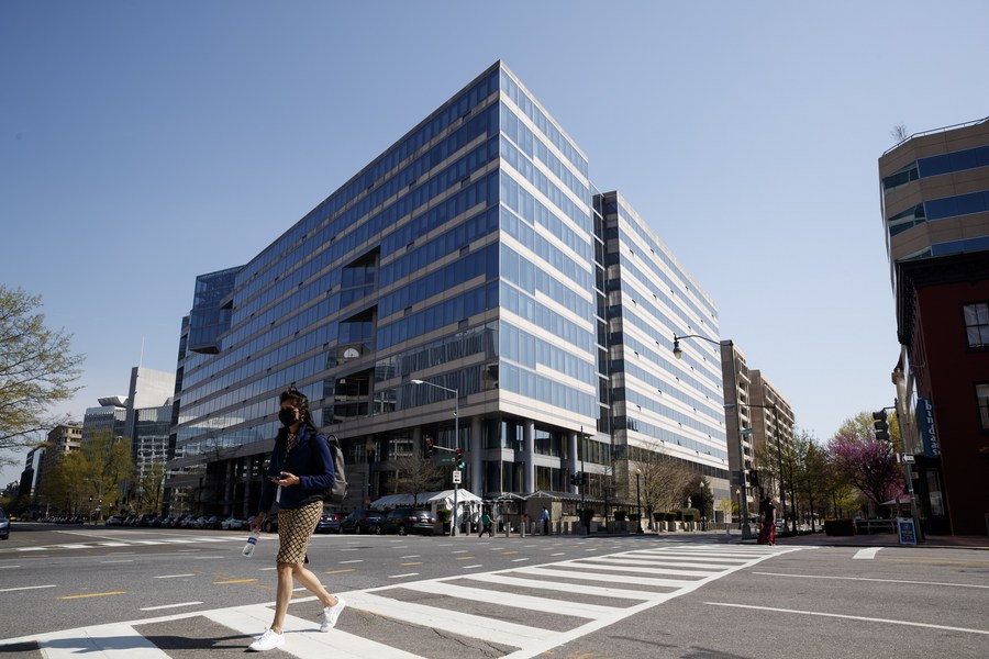 Photo d'archives prise le 6 avril 2021 montrant le bâtiement abritant le siège du Fonds monétaire international (FMI) à Washington, D.C., aux Etats-Unis. (Xinhua/Ting Shen)