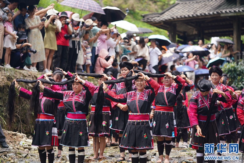 Le Guangxi célèbre la fête du « séchage de vêtements »
