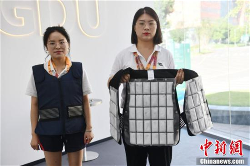 Les Universiades de Chengdu vont fournir des gilets rafraîchissants aux volontaires