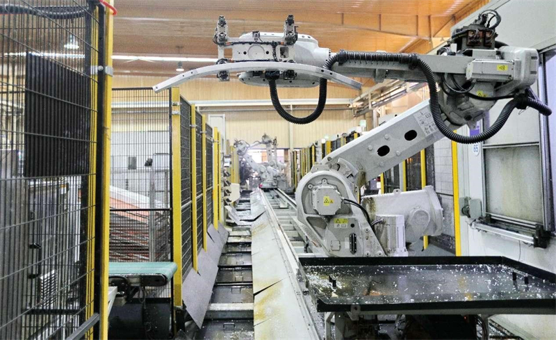 Photo montrant une chaîne de production automatisée d'une entreprise de pièces automobiles basée à Qinhuangdao, dans la province du Hebei (nord de la Chine). (Cao Jianxiong / Le Quotidien du Peuple en ligne)