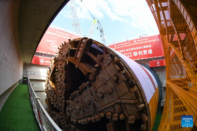 Fin de la percée du plus long tunnel autoroutier à bouclier de Chine