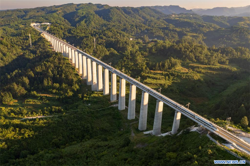 Le réseau ferroviaire à grande vitesse s'étend aux régions karstiques du sud de la Chine