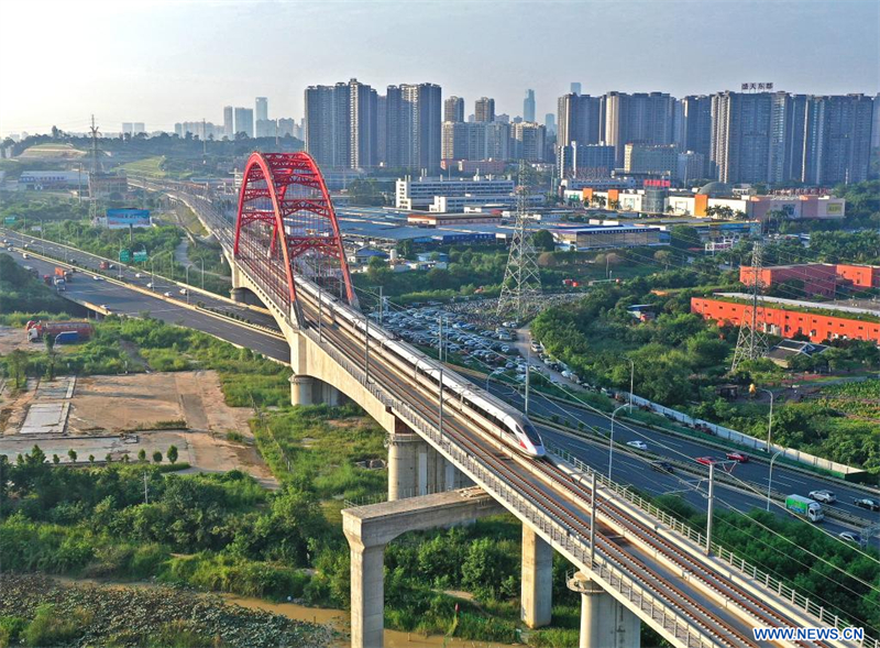 Le réseau ferroviaire à grande vitesse s'étend aux régions karstiques du sud de la Chine