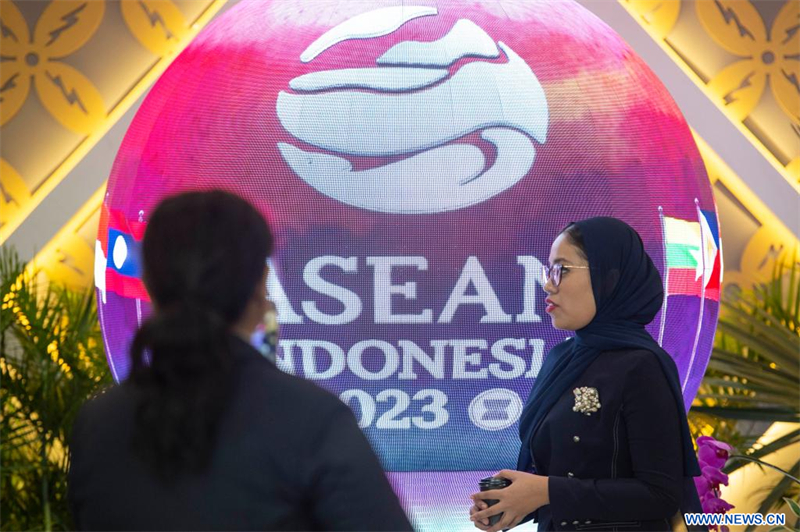 La réunion des ministres des AE du 43e sommet de l'ASEAN met l'accent sur l'unité et l'inclusion