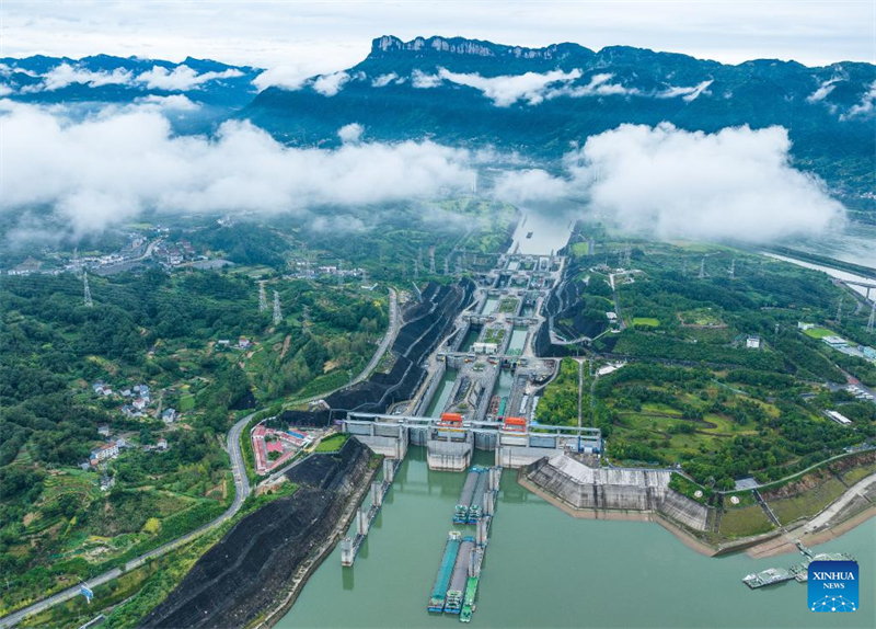 Les écluses du barrage des Trois Gorges enregistrent un débit mensuel record