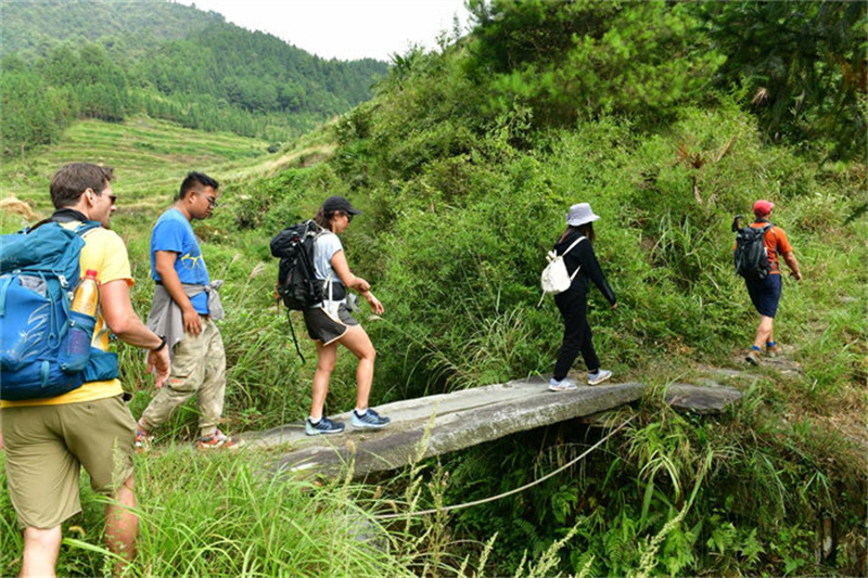 Les monts Xuefeng attirent les randonneurs du monde entier