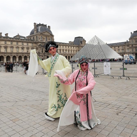 Un incroyable « flashmob » de l'opéra kunqu à Paris