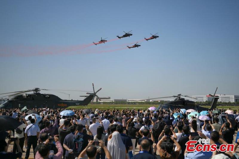 Ouverture de la 6e Exposition d'hélicoptères de Chine à Tianjin