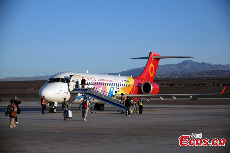 L'avion régional ARJ 21 développé par la Chine effectue des vols au Xinjiang