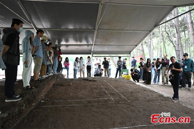Journée portes ouvertes aux visiteurs sur le site archéologique de l'Ancien Palais d'Été de Beijing