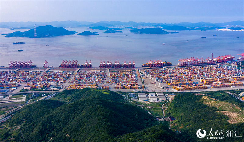 Zhejiang : le port de Ningbo-Zhoushan compte 125 routes de navigation sur « La Ceinture et la Route »