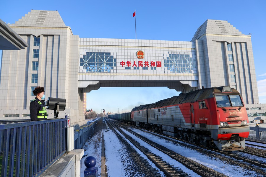 Photo d'un train de fret au port ferroviaire de Manzhouli, dans la région autonome de Mongolie intérieure, dans le nord de la Chine, le 17 mars 2023. (Photo : Li Fachun)