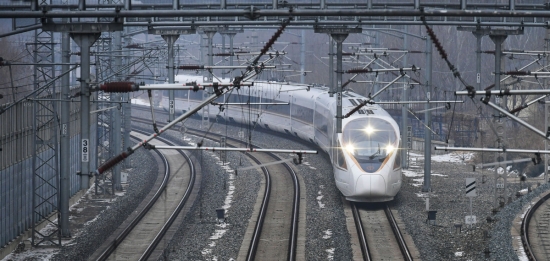 Un train à grande vitesse quitte la gare de Shenyang Nord à Shenyang, capitale de la province du Liaoning (nord-est de la Chine), pour Beijing, le 22 janvier. (Yang Qing / Xinhua)