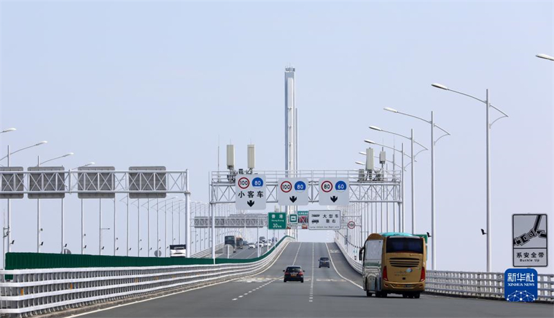Cinq ans après son ouverture, les arrivées et les départs par le pont maritime Hong Kong-Zhuhai-Macao ont atteint 36 millions