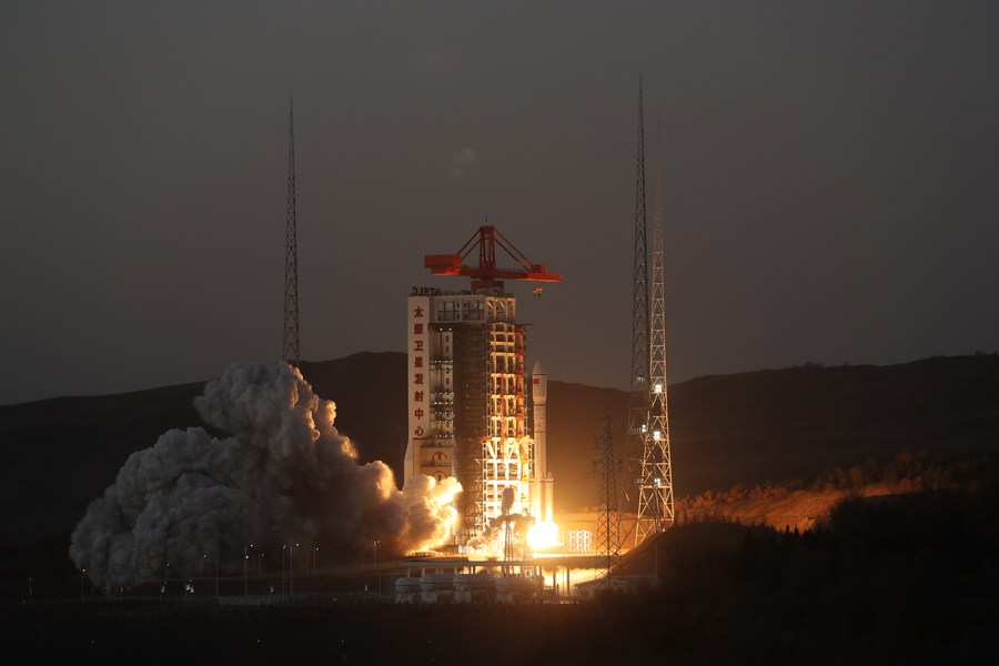 Une version modifiée de la fusée Longue Marche-6 transportant le satellite Tianhui-5 décolle du centre de lancement de satellites de Taiyuan, dans la province du Shanxi, dans le nord de la Chine, le 1er novembre 2023. (Photo : Zheng Bin)