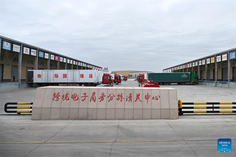 Xinjiang : le col d'Alataw a vu passer plus de 30 000 trains à destination de l'Asie centrale ou de l'Europe