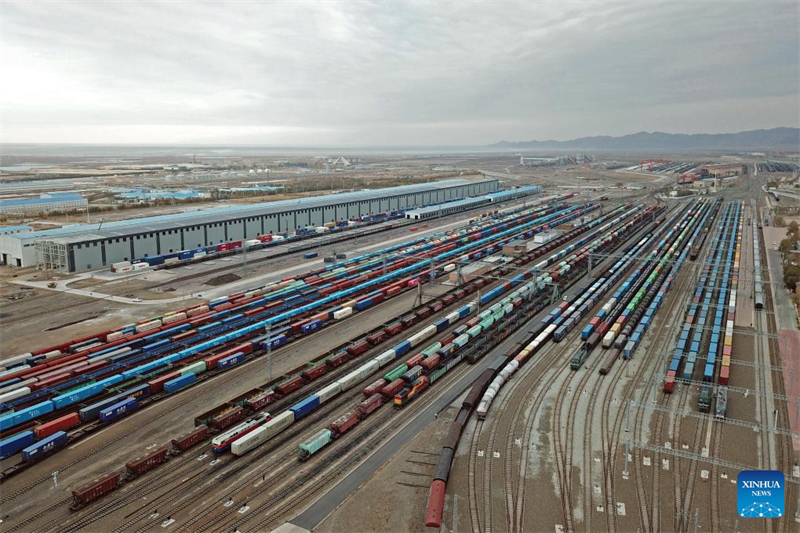 Xinjiang : le col d'Alataw a vu passer plus de 30 000 trains à destination de l'Asie centrale ou de l'Europe
