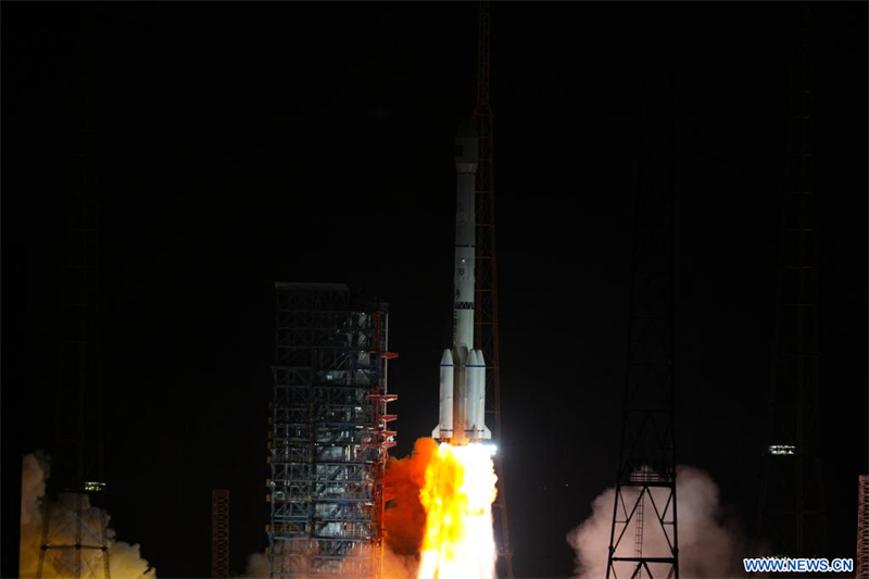 La Chine lance le satellite Zhongxing-6E