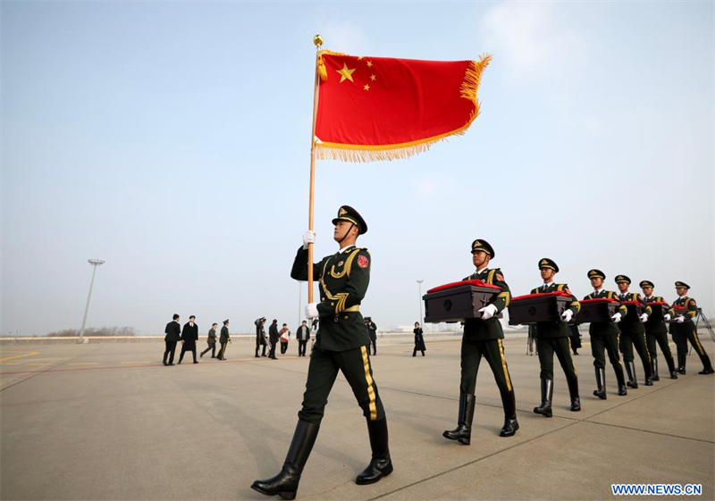 La Chine et la République de Corée organisent une cérémonie de transfert des dépouilles de 25 soldats chinois tués pendant la guerre de Corée