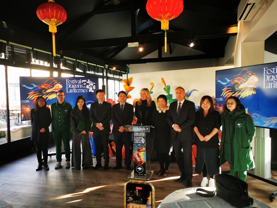 Une conférence de presse est organisée pour présenter le Festival Dragons et Lanternes à Paris, en France, le 29 novembre 2023. (Xinhua/Yan Ming)