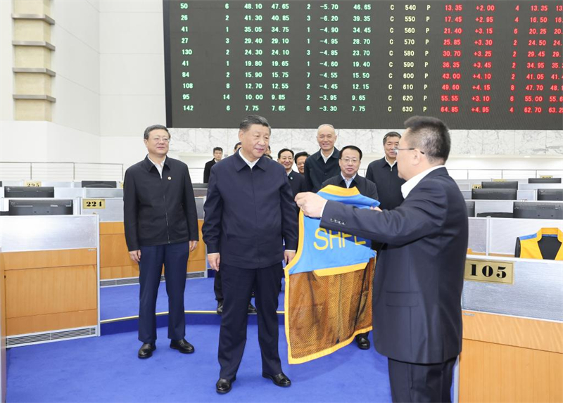 Xi Jinping effectue une tournée d'inspection à Shanghai