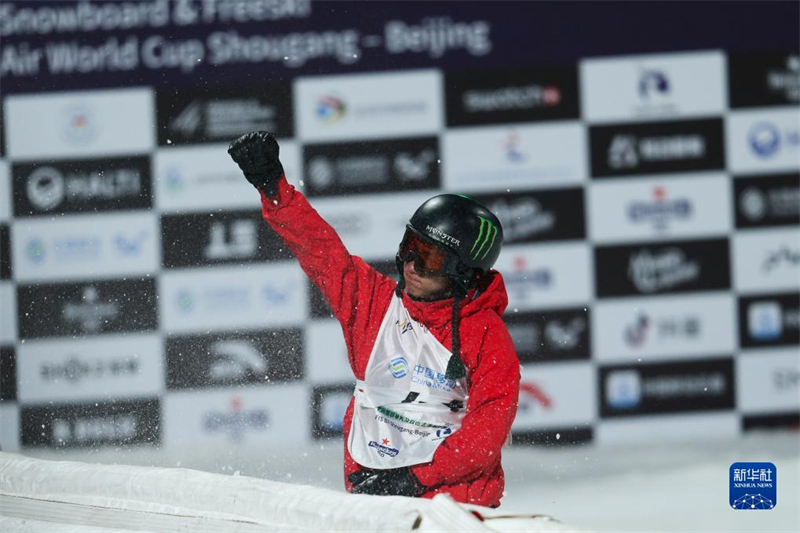 Les stars du snowboard Su Yiming et Anna Gasser triomphent en big air à la Coupe du monde FIS