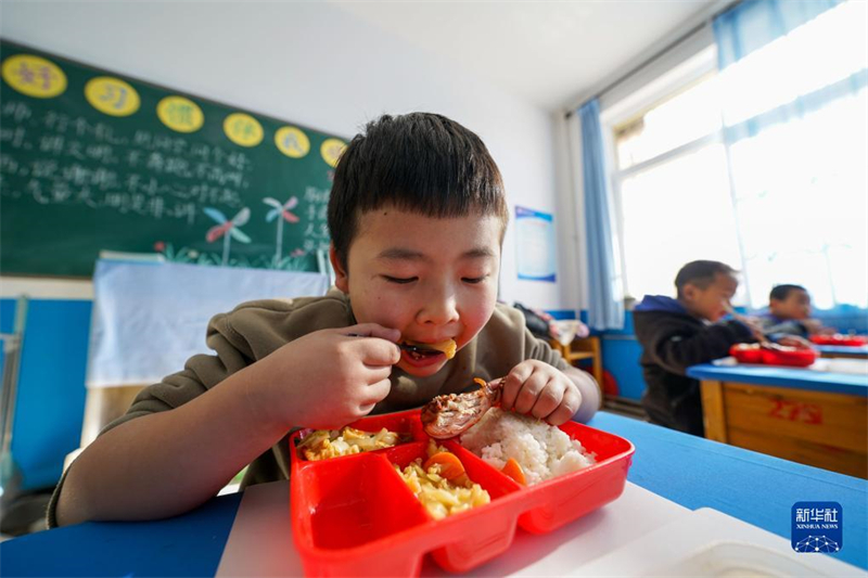 Hebei : le comté de Leting offre un service de déjeuner et de sieste dans les écoles primaires et secondaires