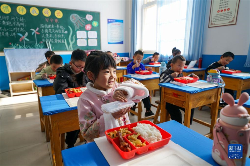 Hebei : le comté de Leting offre un service de déjeuner et de sieste dans les écoles primaires et secondaires