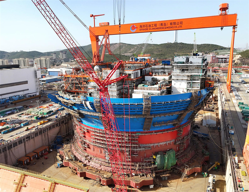 Shandong : fin des travaux de gros-œuvre de la première usine cylindrique de traitement du pétrole et du gaz offshore d'Asie à Qingdao