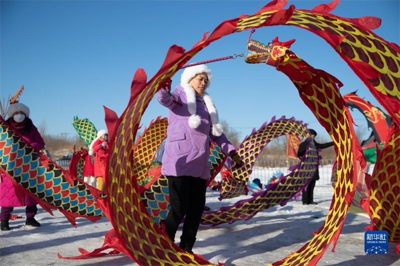 Coup d'envoi du festival de la récolte de la glace à Harbin