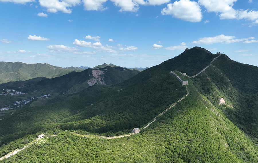 Ce magnifique paysage autour de la Grande Muraille dans le comté de Qianxi, à Tangshan, dans la province du Hebei (nord de la Chine), a été capturé le 30 août 2023. Au début de l