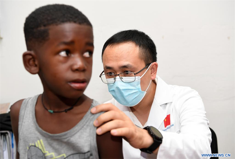 L'équipe médicale chinoise fournit des services médicaux en Namibie