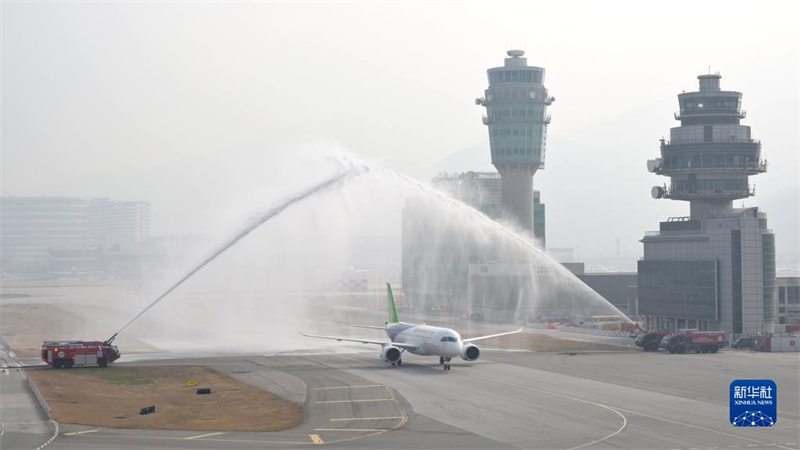 Hong Kong : première visite des avions C919 et ARJ21 développés en Chine