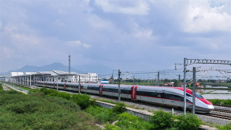 Le train à grande vitesse Jakarta-Bandung a transporté 700 000 passagers depuis sa mise en service commerciale en Indonésie