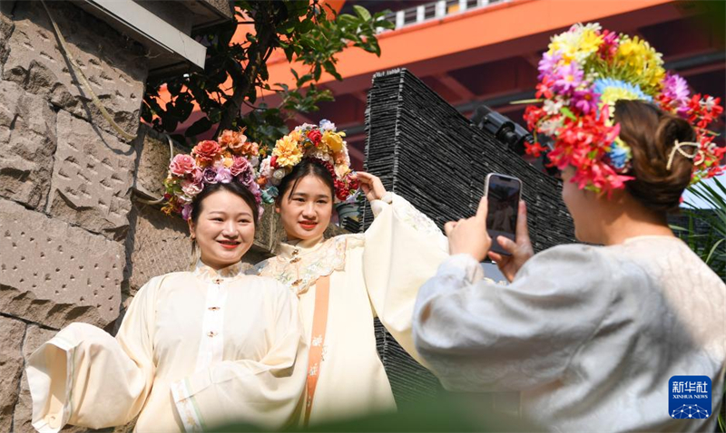 Chongqing : la vieille rue Longmenhao retrouve une nouvelle vitalité