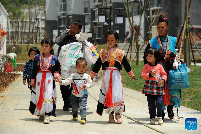 Guizhou : une jeune fille Miao commence une nouvelle vie grâce aux efforts de lutte contre la pauvreté