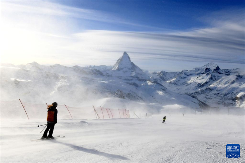 Des Alpes au massif du Changbai, l'économie des sports d'hiver bat son plein