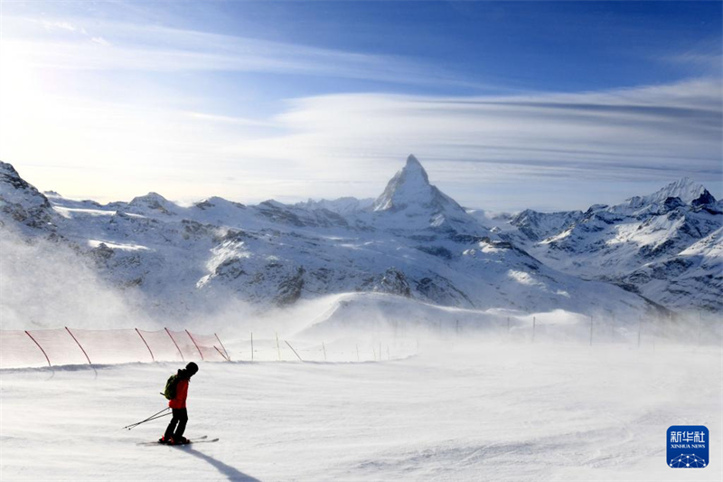 Des Alpes au massif du Changbai, l'économie des sports d'hiver bat son plein