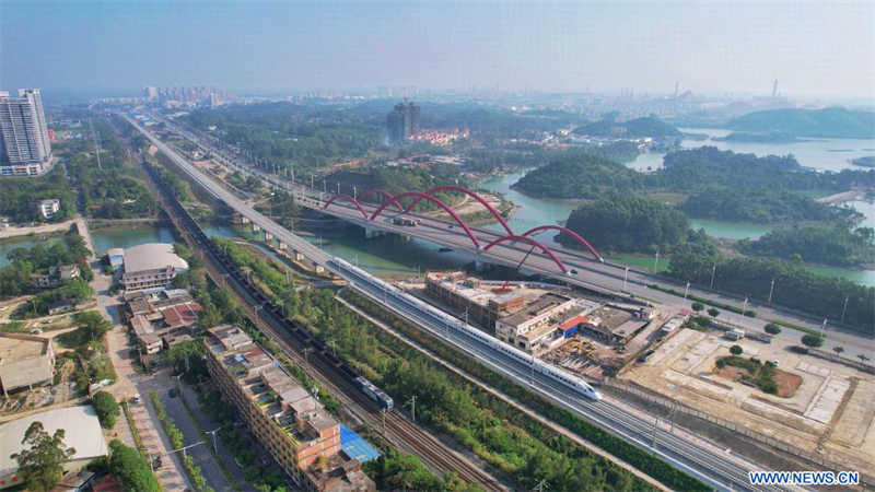 Une ville du sud de la Chine à la frontière avec le Vietnam connectée au réseau ferroviaire