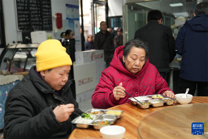 Hunan : un restaurant des « cheveux gris » au service des personnes âgées